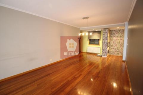 AMPLIO PISO EN VENTA CON MUY BUENAS CALIDADES